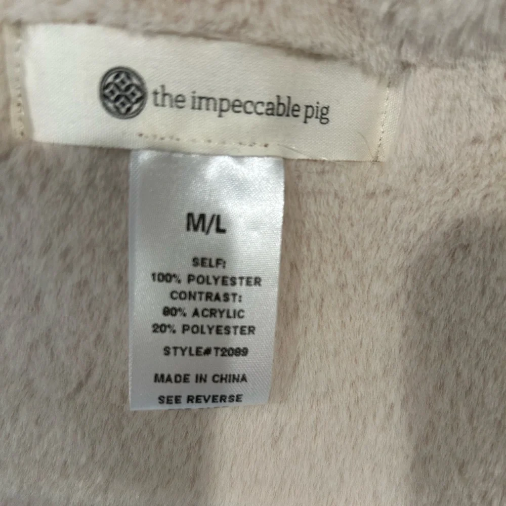 Faux suede fur vest Size M/L impeccable pig. Like new longer vest very cute - Picture 5 of 5